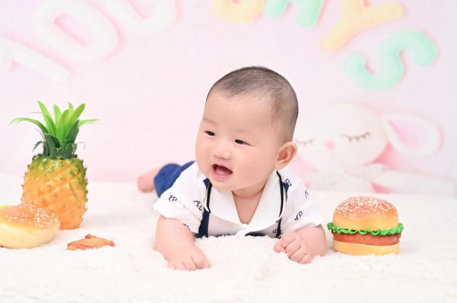 甘肃宝宝在妈妈肚子里